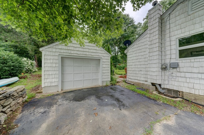 Building Photo - 285 Deepwood Dr