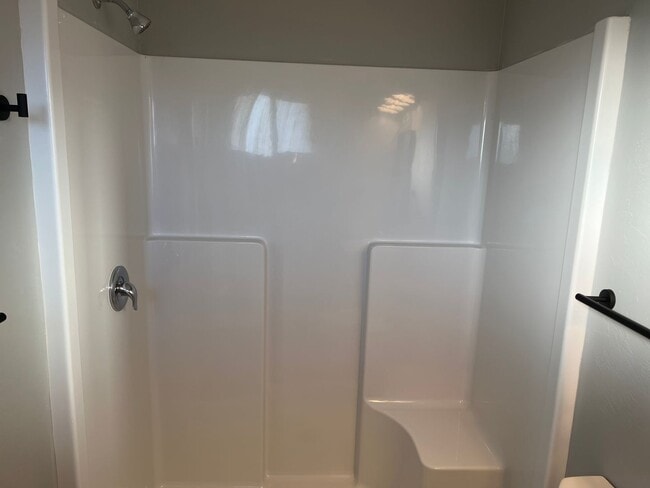 Building Photo - Newer 3 bedroom 2.5 bathroom duplex in Thu...