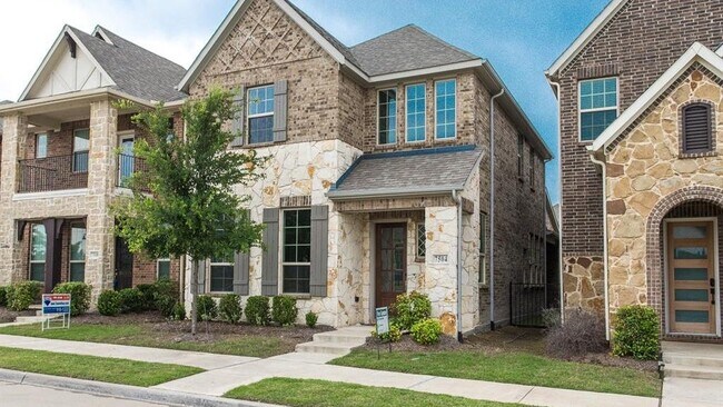 Building Photo - 2008 Naples Dr