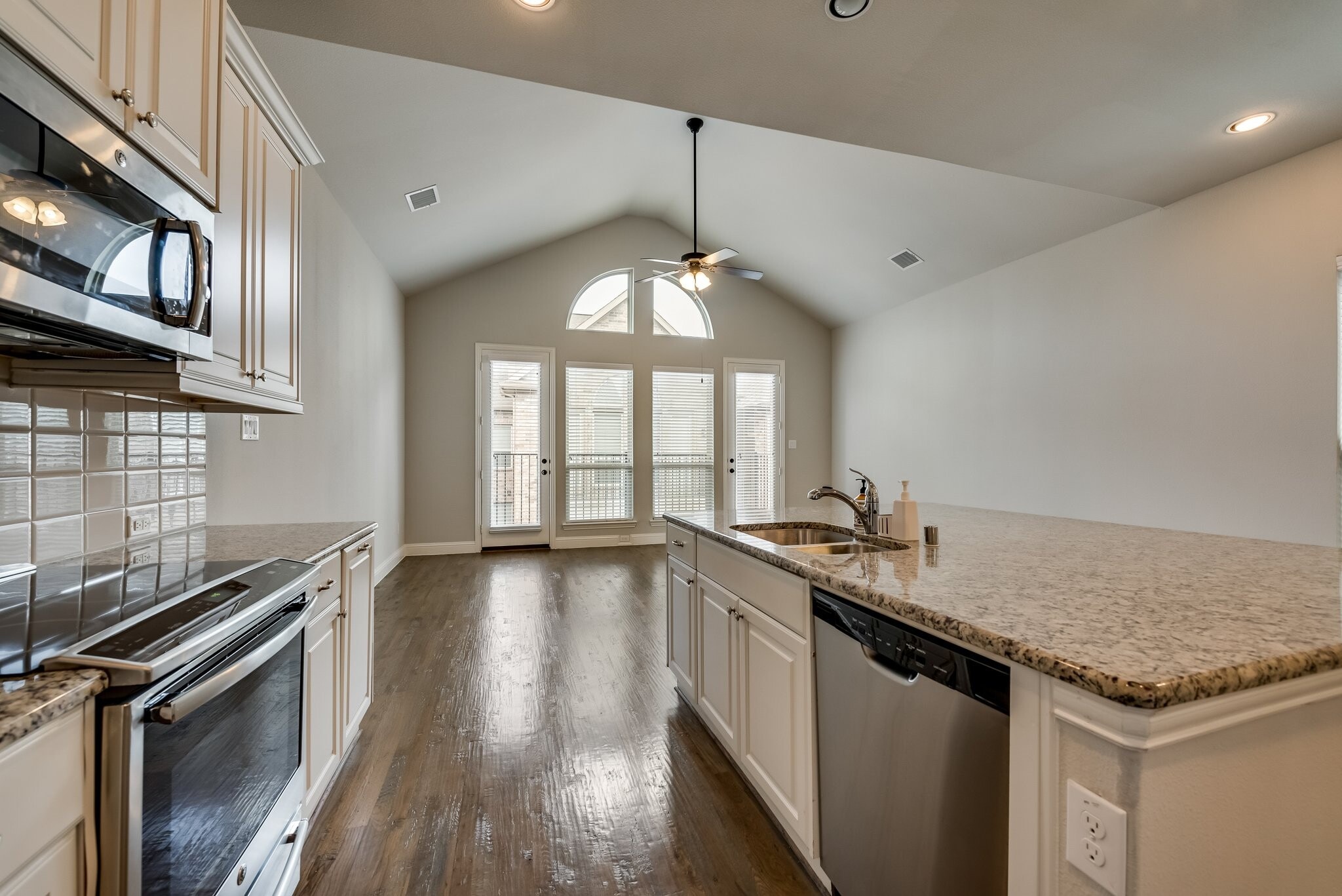 Building Photo - 923 Whitehall Dr