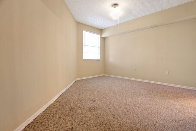 Building Photo - 5500 Bentgrass Dr