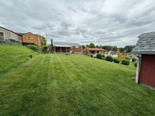 Building Photo - Move-In Ready 2BR Home on Quiet Residential Street in Baldwin/Whitehall!