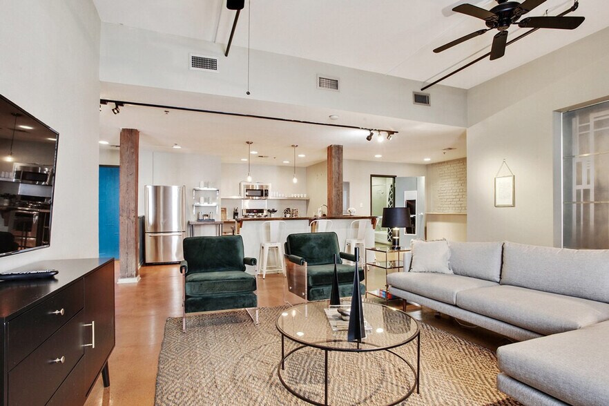 Building Photo - 1041 Constance St