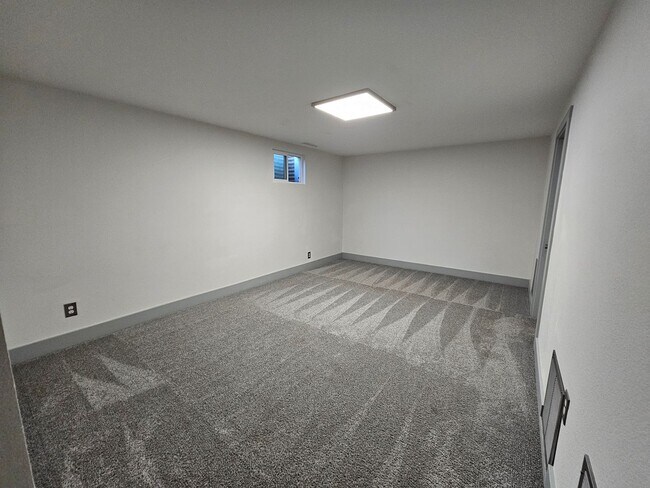 Building Photo - Comfortable 4 bed, 2 bath home in 80906!