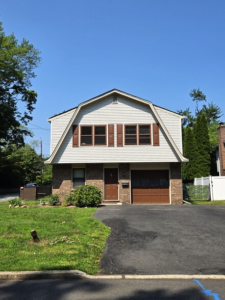 Building Photo - 27 Beech St