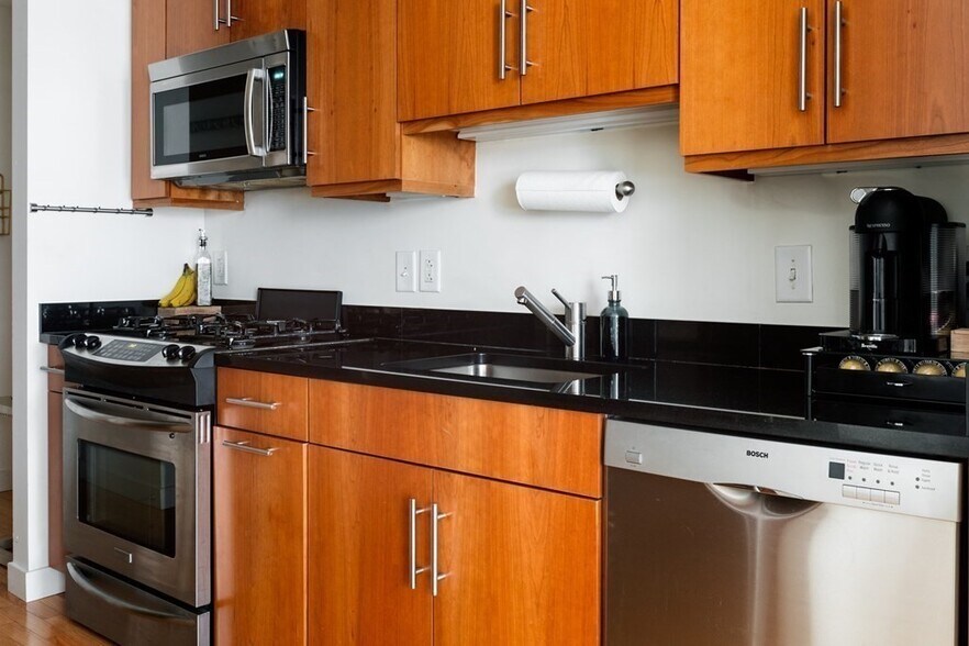 Building Photo - 80 Broad St