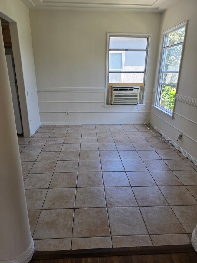 Dining room - 1233 S Orange Grove Ave