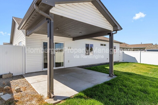 Building Photo - 10612 W Salmonberry