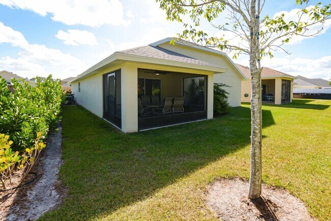 Building Photo - 9756 Palm Breezes Dr