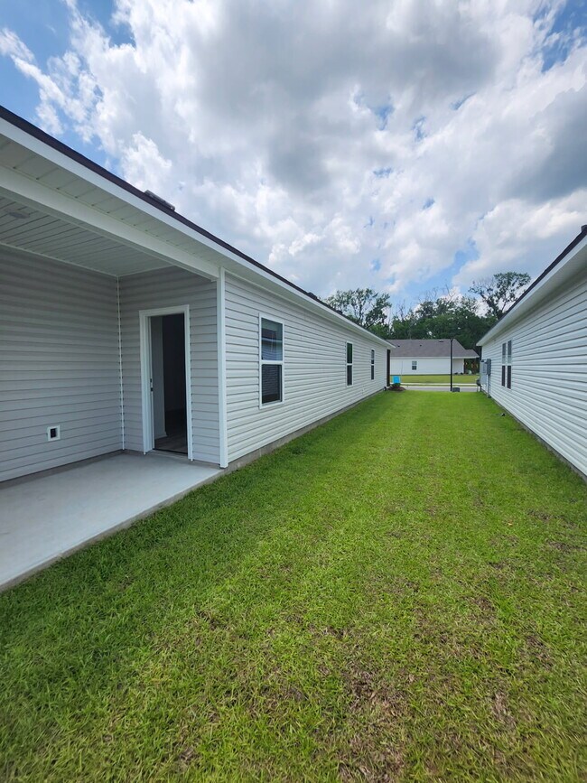 Building Photo - 908 Pelican Lakes Pkwy
