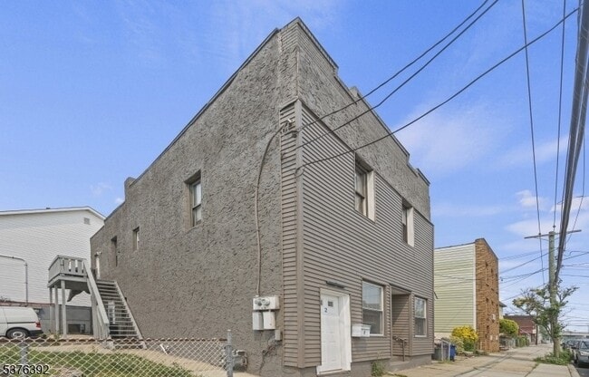 Building Photo - 702 4th Ave