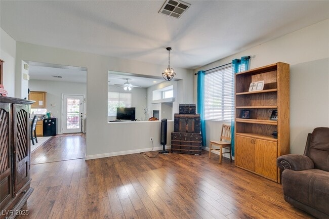 Building Photo - 1048 Painted Daisy Ave