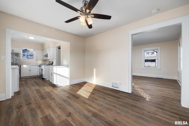 Building Photo - 400 E Virginia Ave