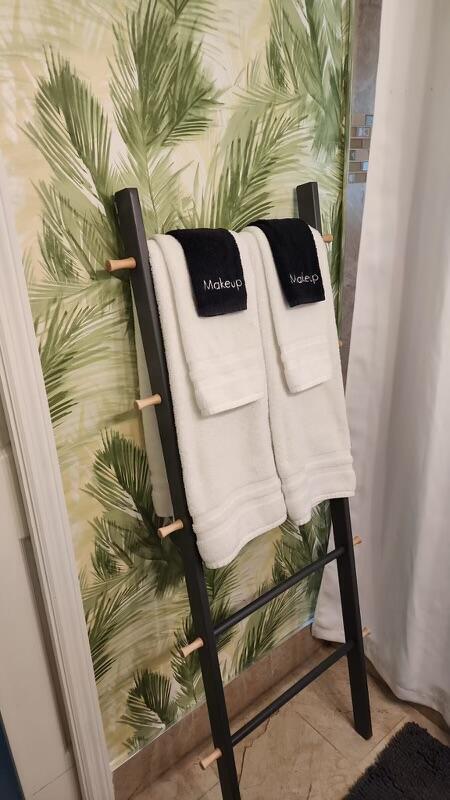 Building Photo - 5365 N Andrews Ave