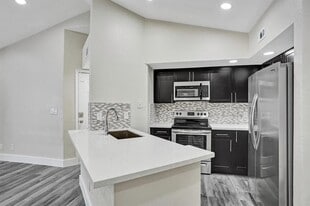 Building Photo - 595 Vista Isles Dr