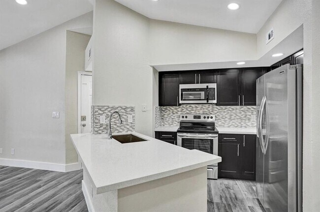 Building Photo - 595 Vista Isles Dr