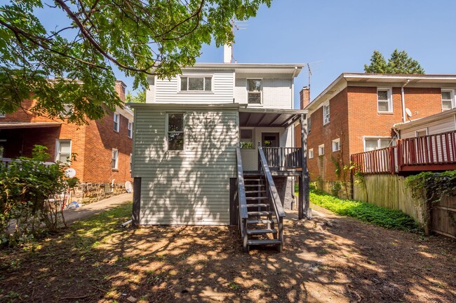 Building Photo - STUNNING 4 BEDROOM IN SHERADEN! SPACIOUS R...