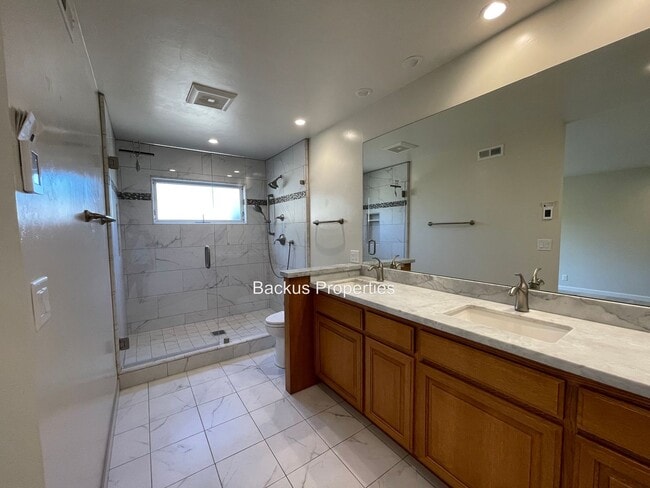 Building Photo - Recently remodeled three bedroom home in T...