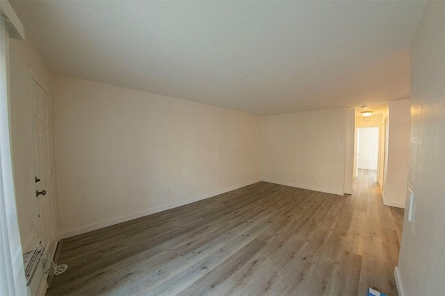 Building Photo - 2BR/1BA Clairemont Condo Freshly Painted, New Vinyl Plank Flooring Throughout Patio, 1 Parking Space