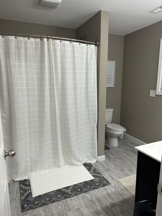 Building Photo - Maryville 37803 - 3 bedroom, 2.5 bath home - Contact Tanner Fee (865) 850-5103