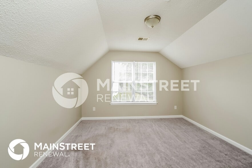 Building Photo - 5511 Grapevine Ct