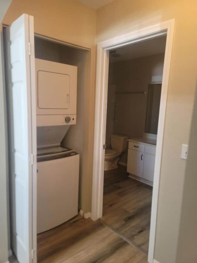 Building Photo - 2 Bedroom Sawmill Cove Unit Contact Property Pros Property Management for more details