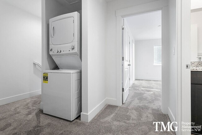 Building Photo - FREE RENT UNTIL FEB. 2026!