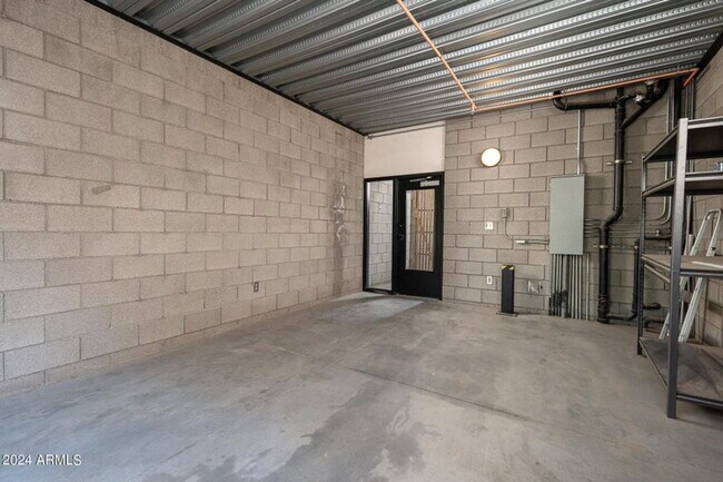 Building Photo - 537 E Willetta St