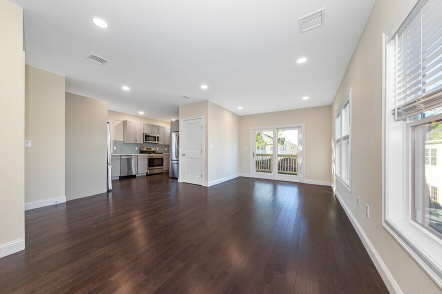 Building Photo - 64 Bradbury Ave