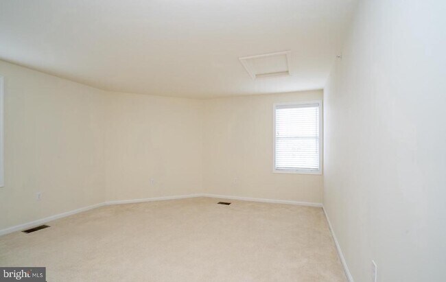 Building Photo - 11 Cranbury Rd