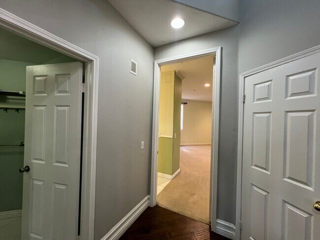 Building Photo - 13539 Whipple St