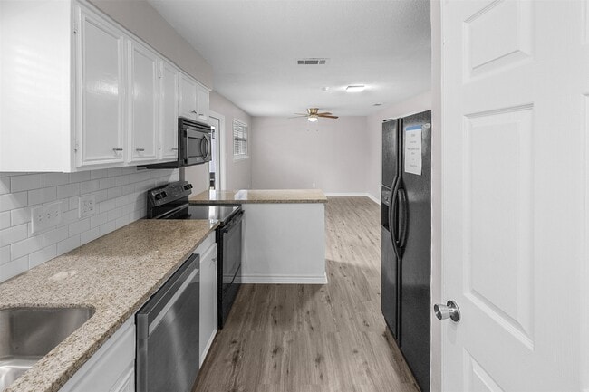 Building Photo - 16766 Lake Cir