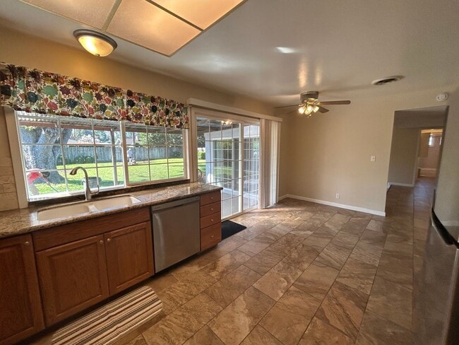 Building Photo - 670 Northwood Dr