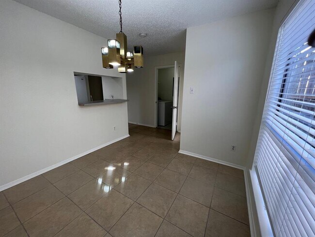 Building Photo - 3837 Tanglewilde St