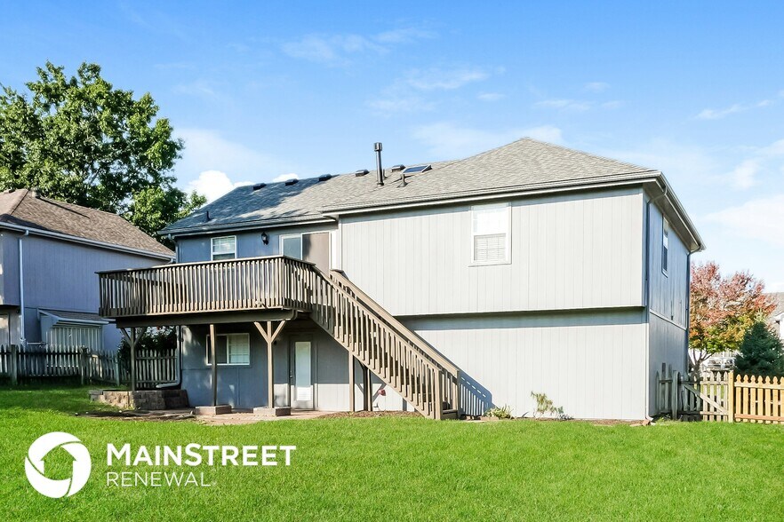 Building Photo - 421 SW Hamilton Ln