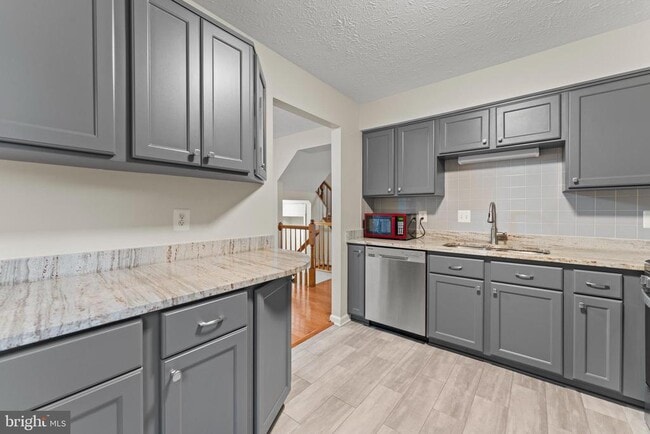 Building Photo - 144 Foxchase Dr