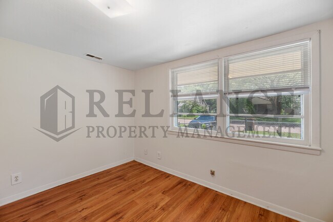Building Photo - 351 S All Hallows St