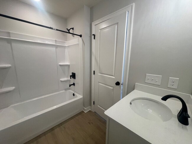 Building Photo - Townhome For Rent Papillion