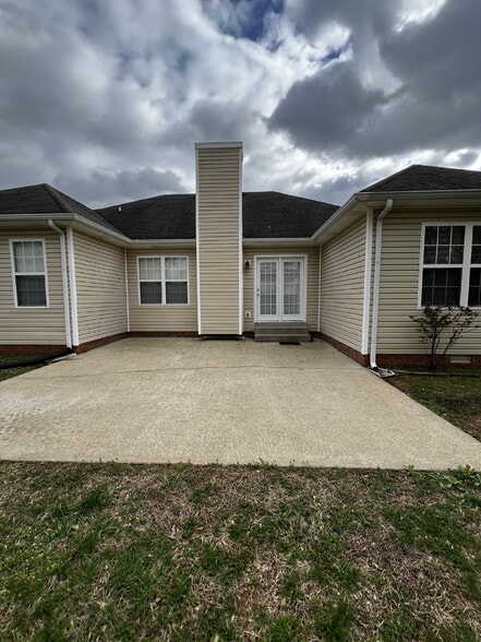 Building Photo - 3427 Poplar Hill