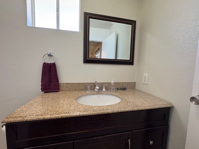 Building Photo - 4BR plus Bonus Room, 4 BA incls  Fully Furnished Casita, Garage, Colorado River!!