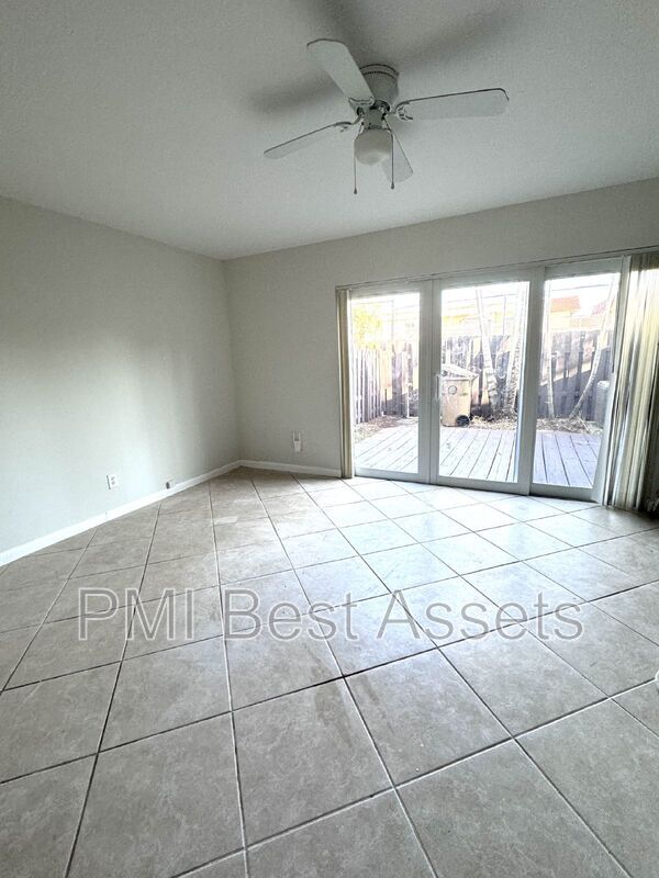 Building Photo - 6520 SW 41st Pl