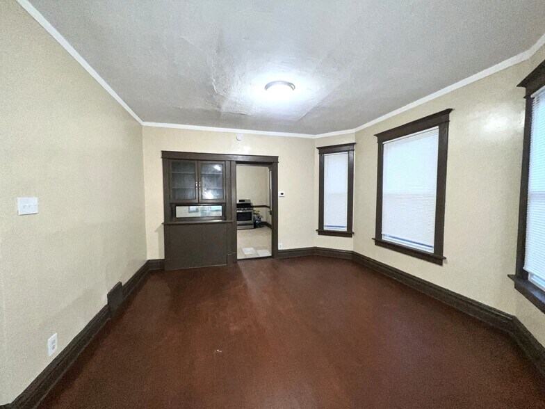 Building Photo - 12015 S Stewart Ave
