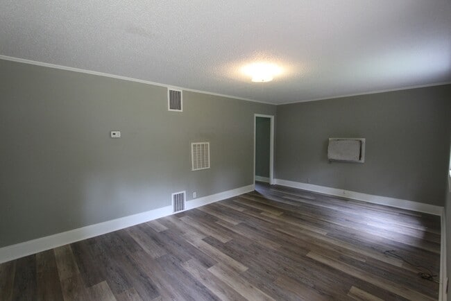 Building Photo - 725 Lucas St