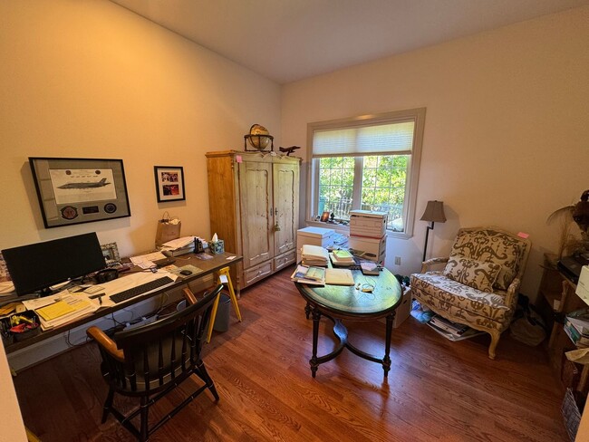 Building Photo - 4bd/4ba Kirkland House