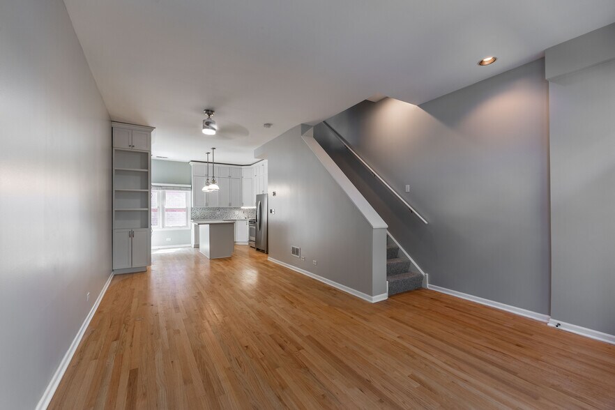 Building Photo - 855 W Erie St