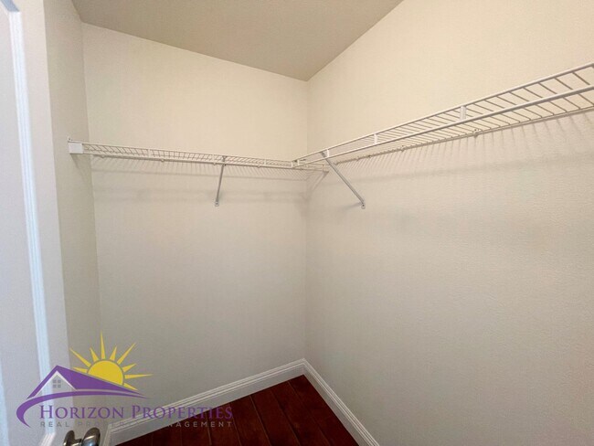 Building Photo - Spacious 5 Bed 3 Bath 2,136 Sq. Ft. Sheldon Pacific Home in Elk Grove