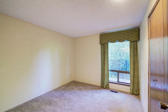 Building Photo - 3Bd/2.75Ba Maple Valley House