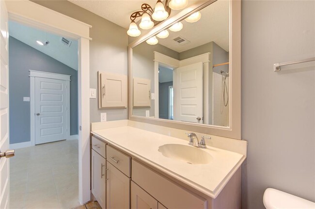 Building Photo - 3843 Westmeadow Dr
