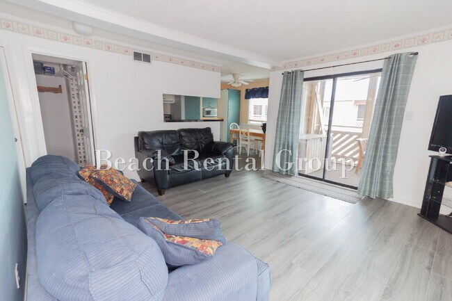 Building Photo - Furnished or Unfurnished Condo blocks from the beach