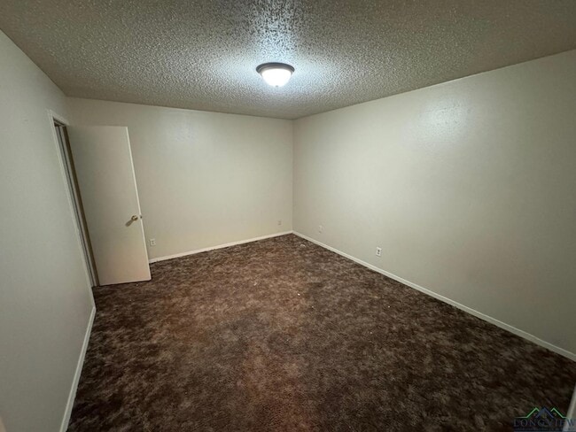 Building Photo - 5A5B W Broadway Ct